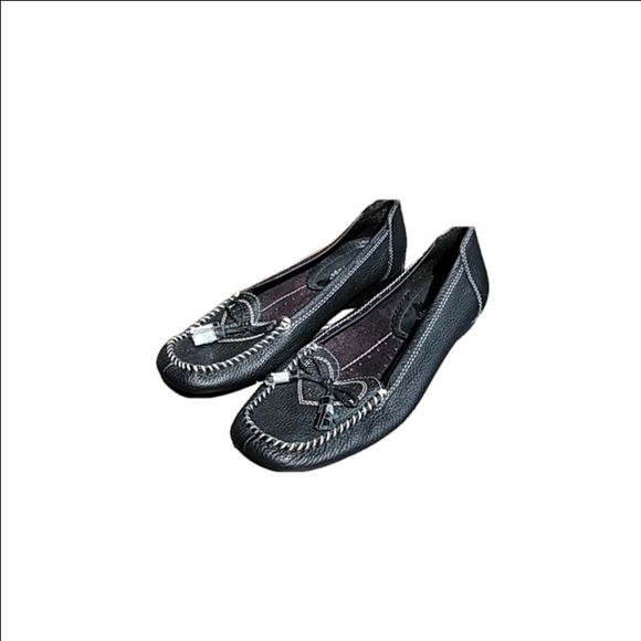 BareTraps Shoes - Bare Traps Black Leather Heart Bow Loafers Size 6.5M Casual Chic